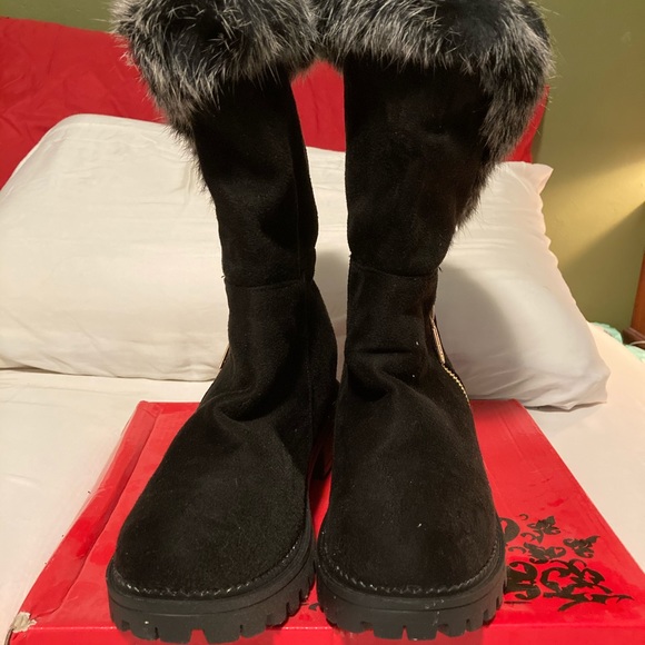Winter boots with faux fur trim - Picture 2 of 6